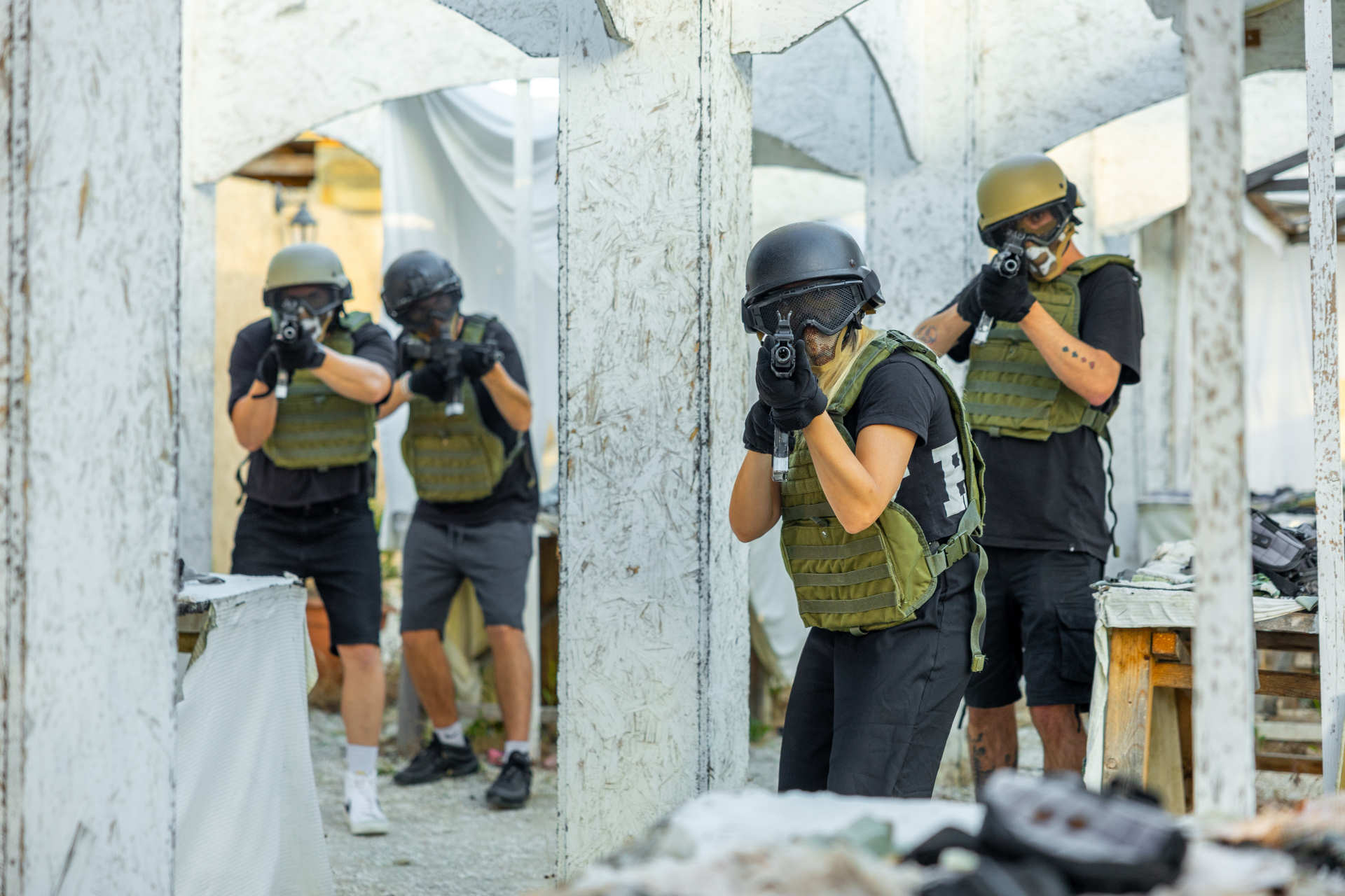 Giocatori di Softair all'interno dell'arena Camphoenix